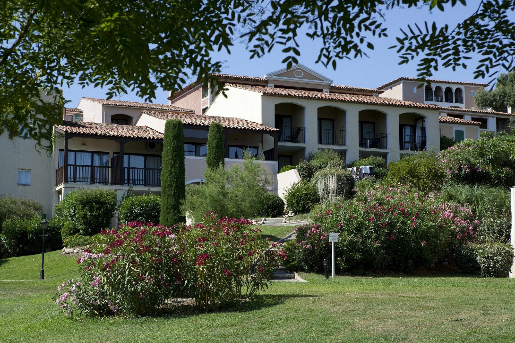 Residence Pierre & Vacances Les Parcs De Grimaud Bagian luar foto