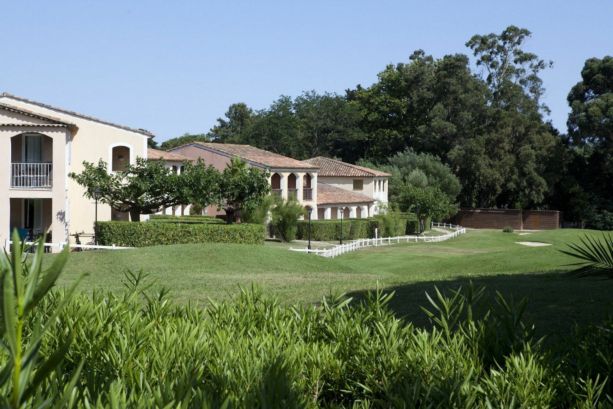 Residence Pierre & Vacances Les Parcs De Grimaud Bagian luar foto